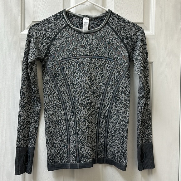 LIKE NEW! Ivivva Fly Tech Long Sleeve Top - Picture 3 of 11